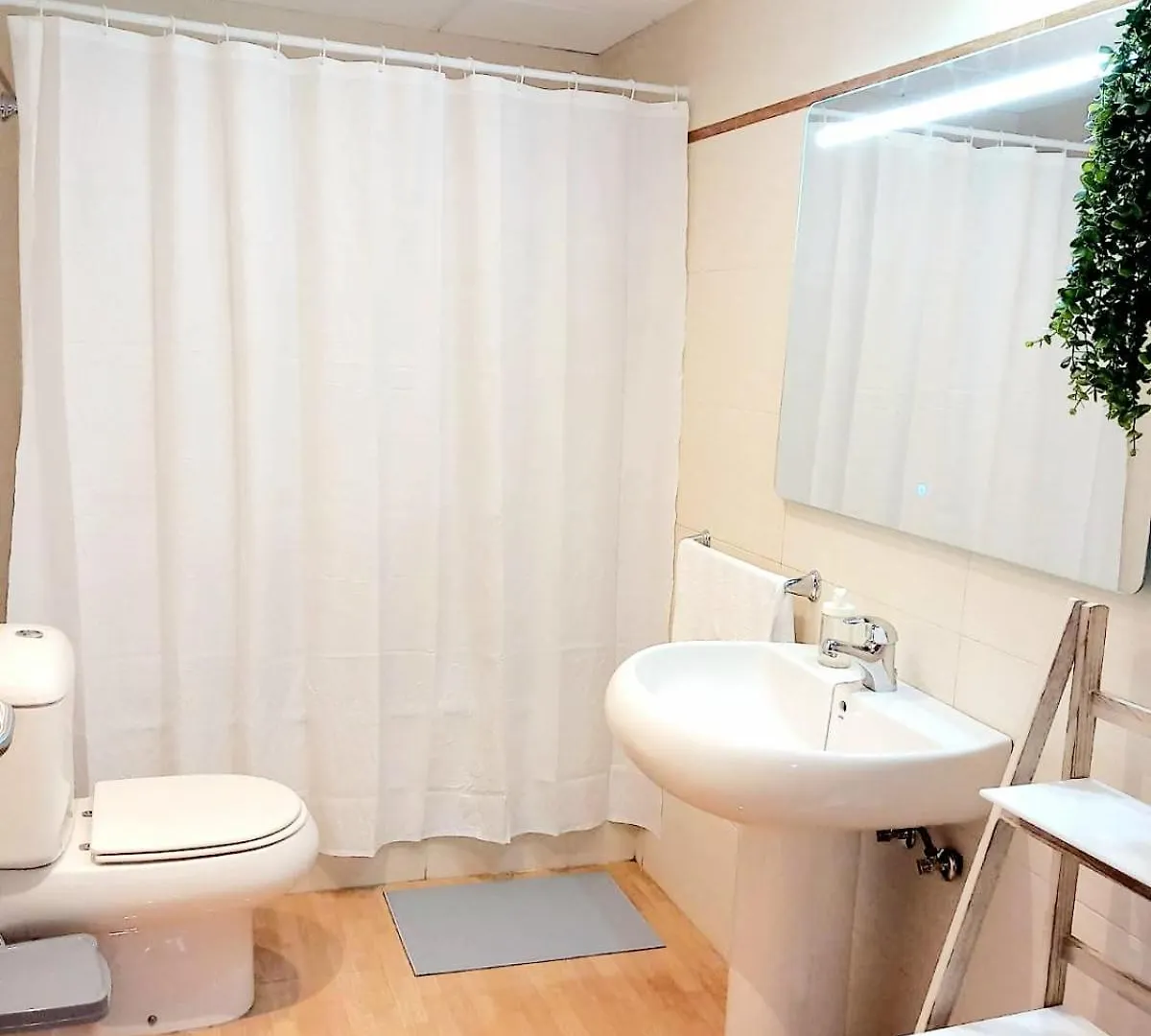 Ferienwohnung El Rincon Del Viajero - Parking Privado Santafé 0*,  Spanien